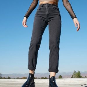 BDG High-Waisted Mom Jean – Washed Black Denim